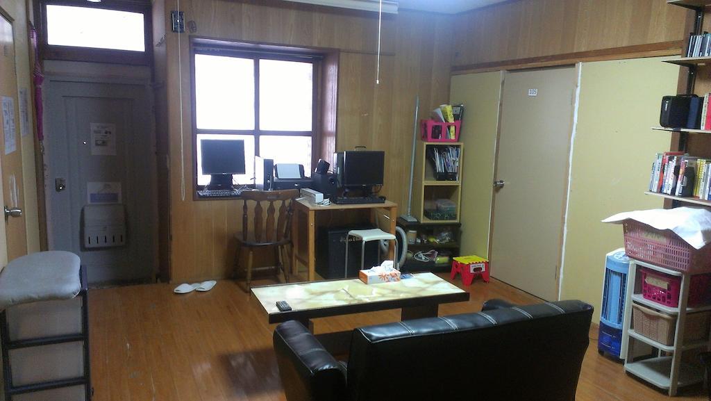 Koza Share House Hotel Okinawa Esterno foto